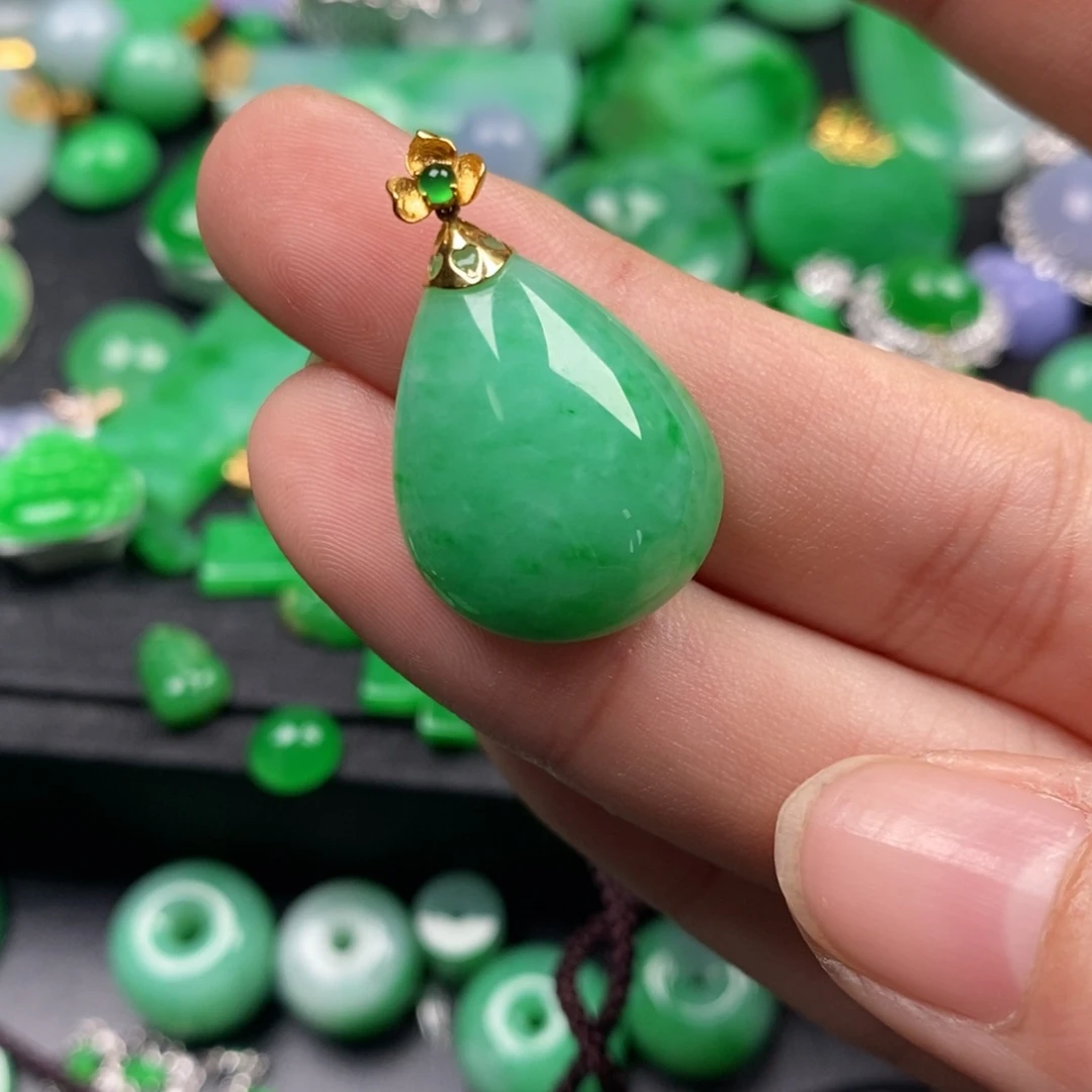 翡翠18K金镶嵌颈饰翡翠