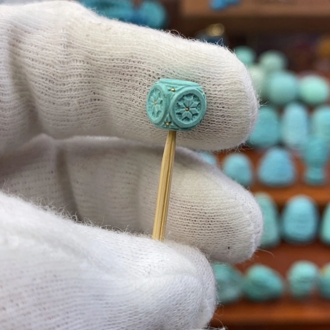 绿松石未镶嵌珠宝奇石