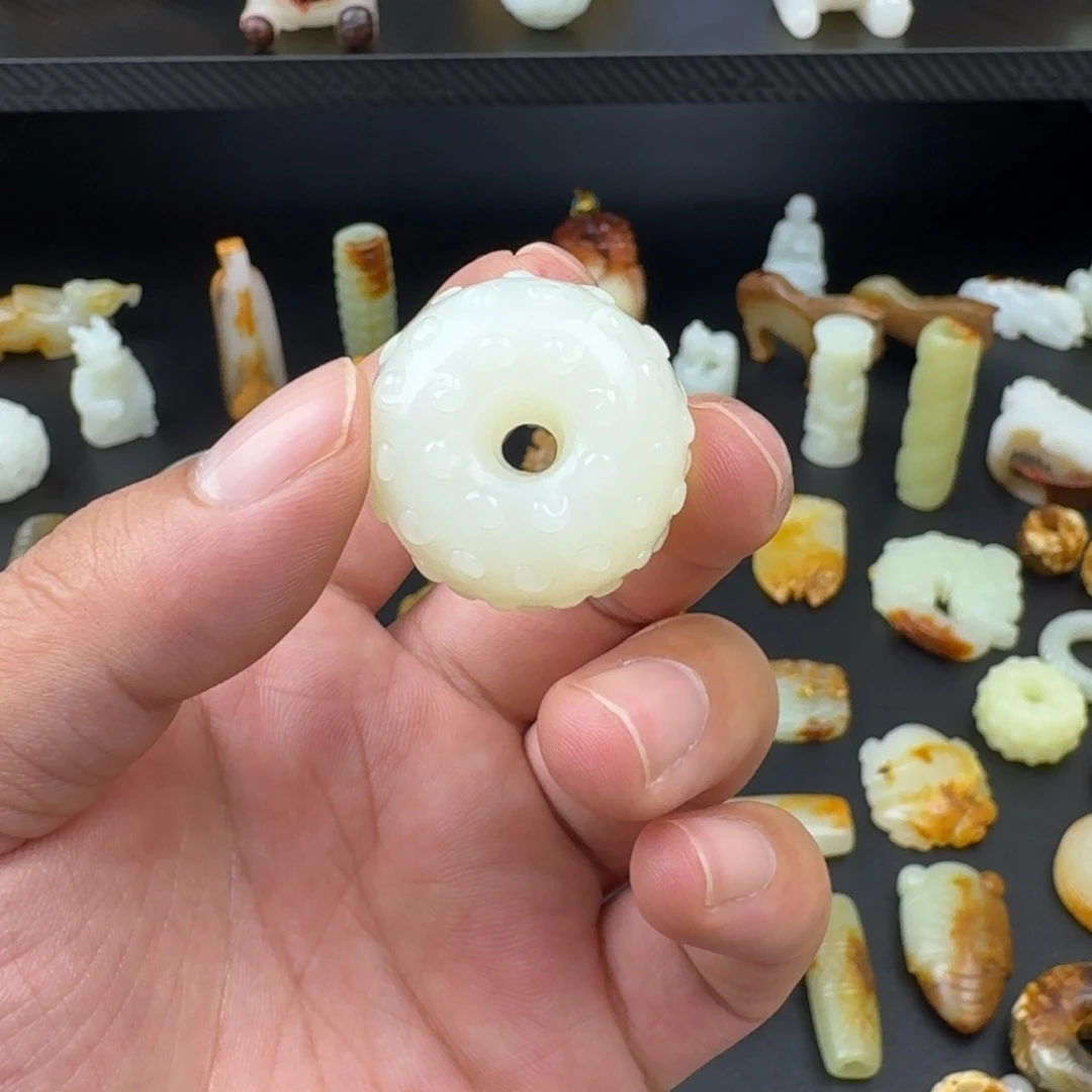 八***）和田玉（糖玉）未镶嵌颈饰