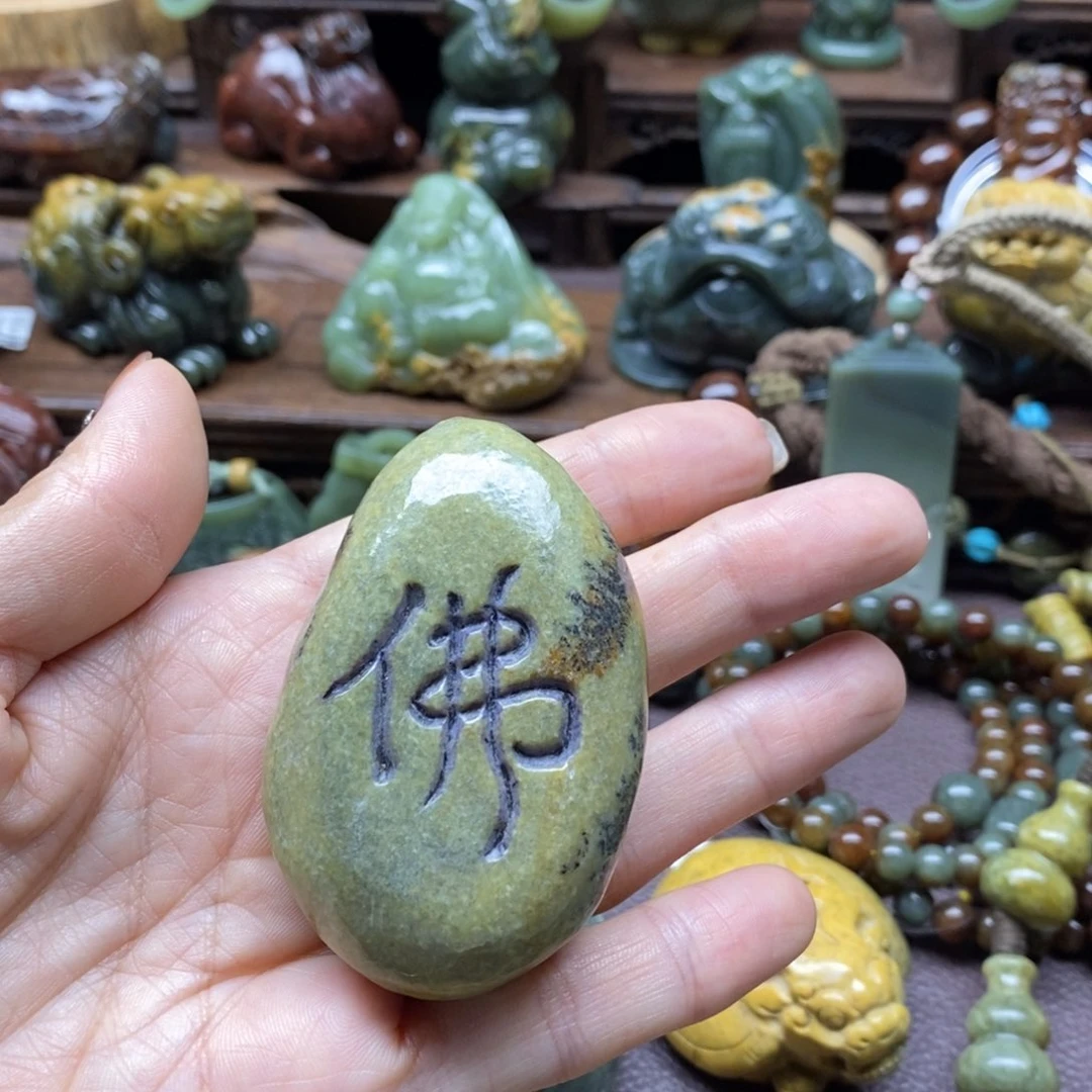 未镶嵌岫岩河磨玉（透闪石质玉）把件