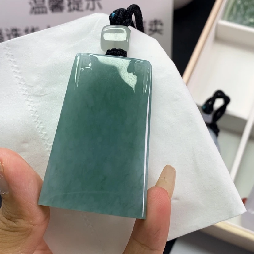 【闪购商品】翡翠颈饰未镶嵌过**翡翠