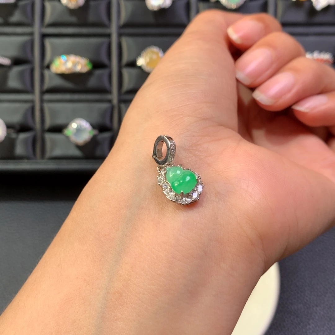 佛***牵翡翠银S925镶嵌颈饰