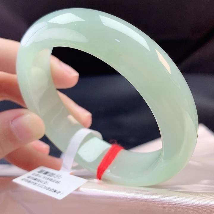 翡翠未镶嵌手镯55轮胎