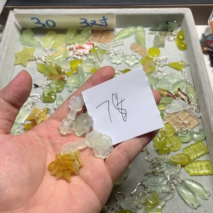 圆***熙蛇纹石玉未镶嵌耳钉