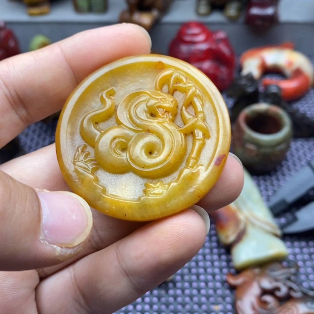 蛇纹石玉未镶嵌颈饰