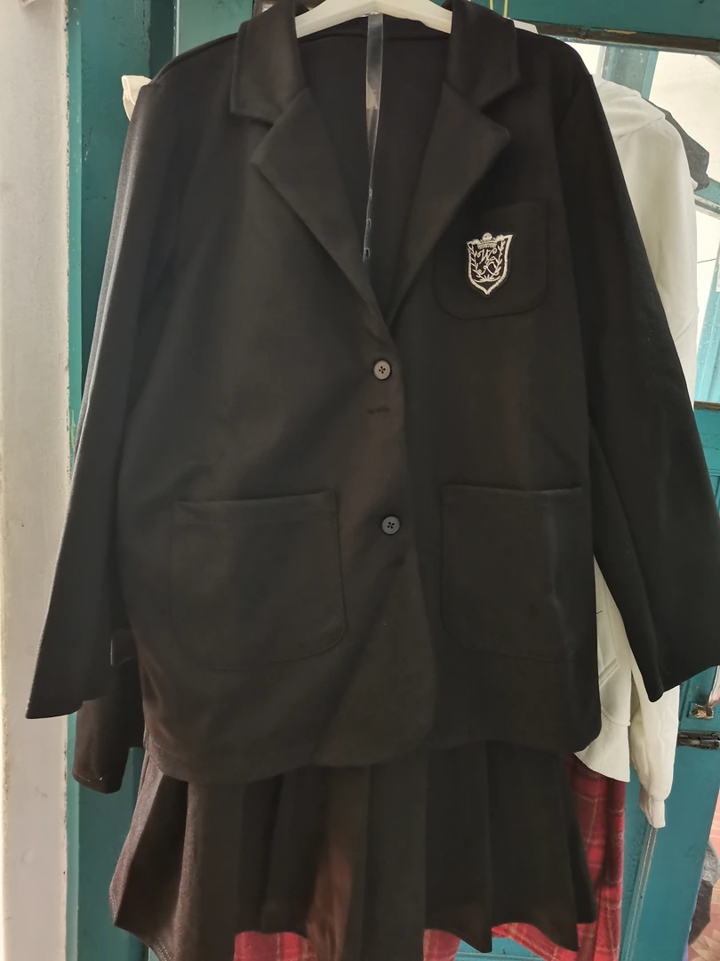 大洋洋西服加百褶裙套装