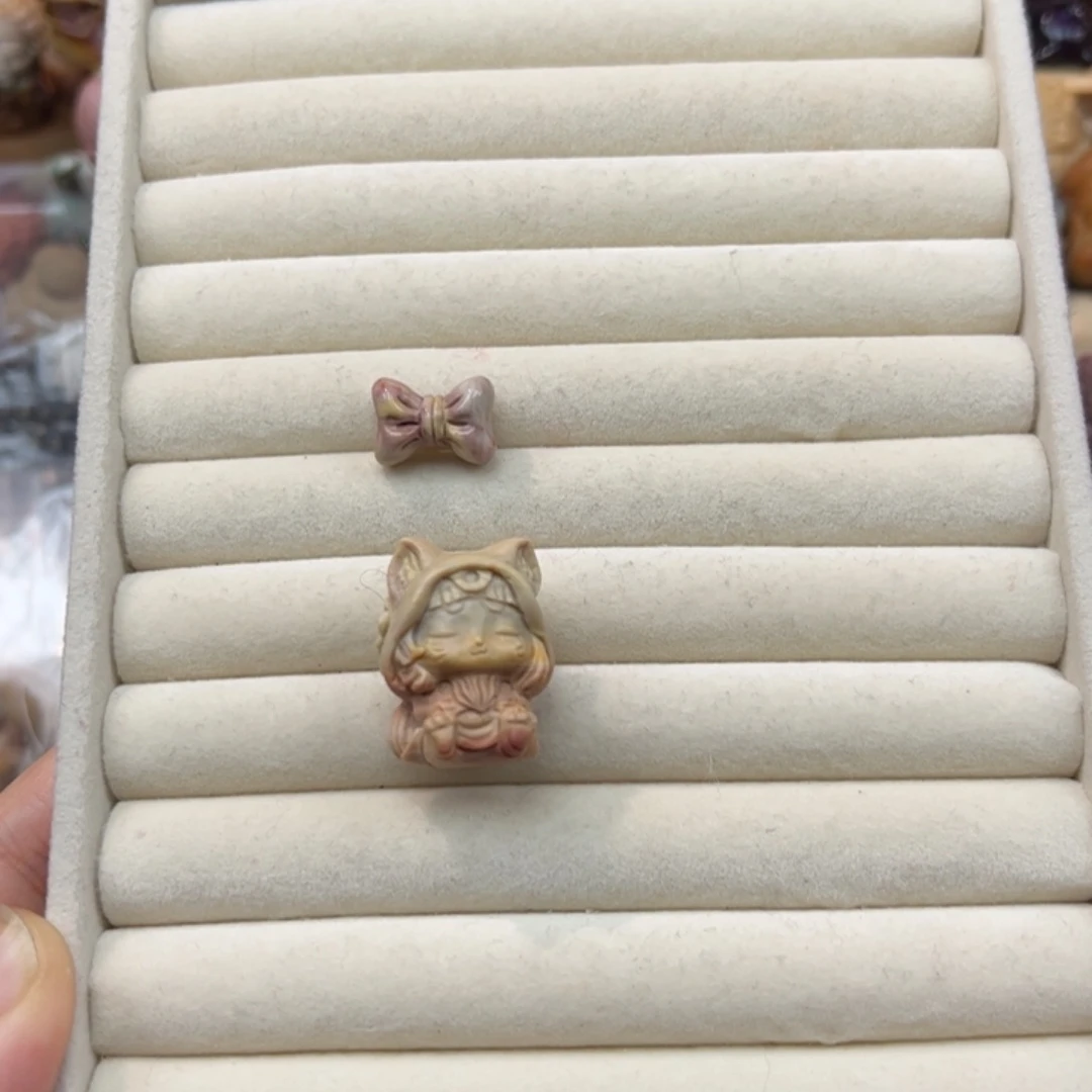 石英质玉珠宝奇石未镶嵌银****?