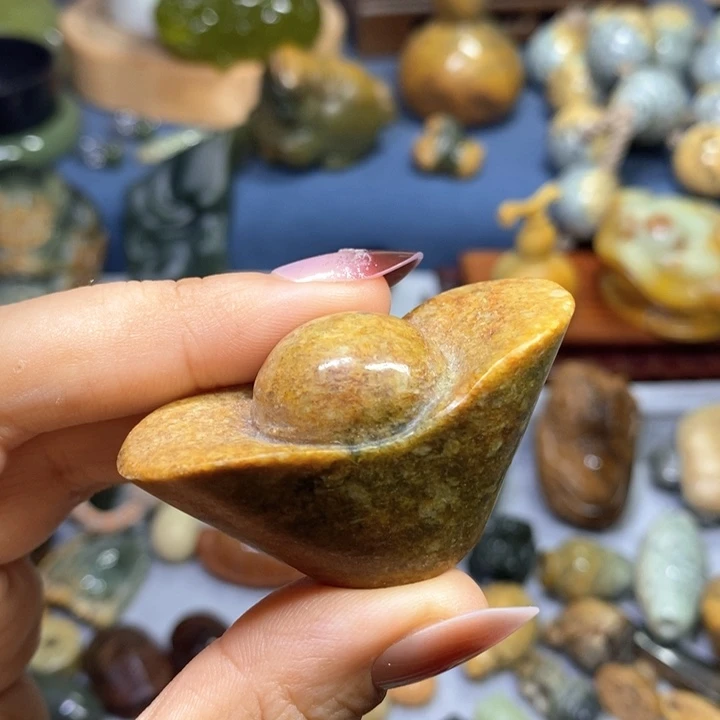 未镶嵌岫岩河磨玉（透闪石质玉）把件