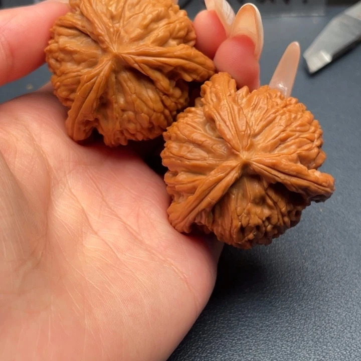 糊***涂文玩核桃吊坠白狮子