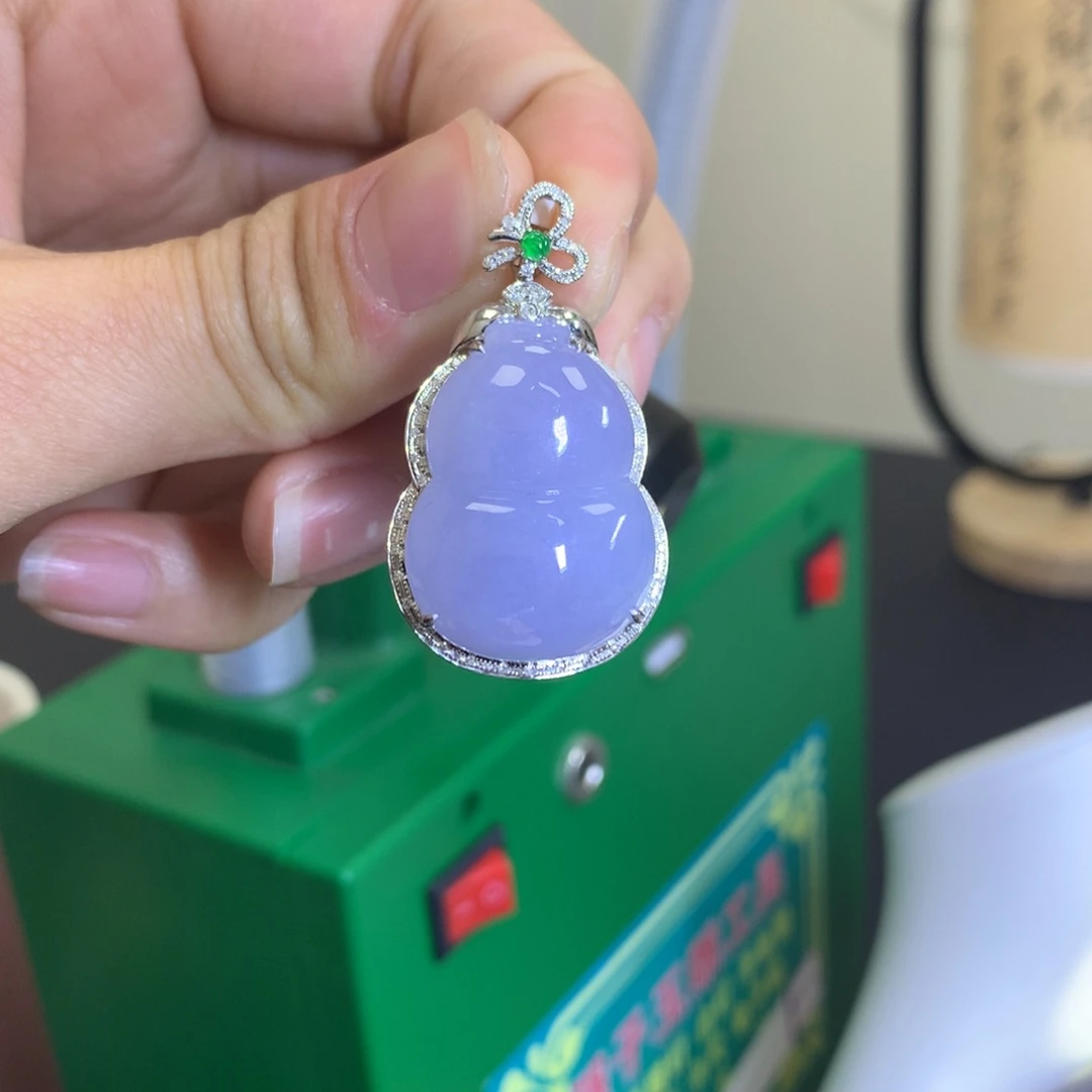 翡翠颈饰18K金镶嵌翡翠