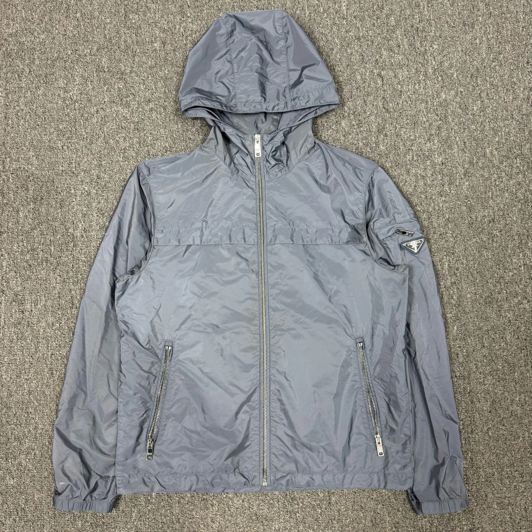 99新 Prada/普拉达 12607342 雾霾蓝三角标尼龙连帽外套 46码