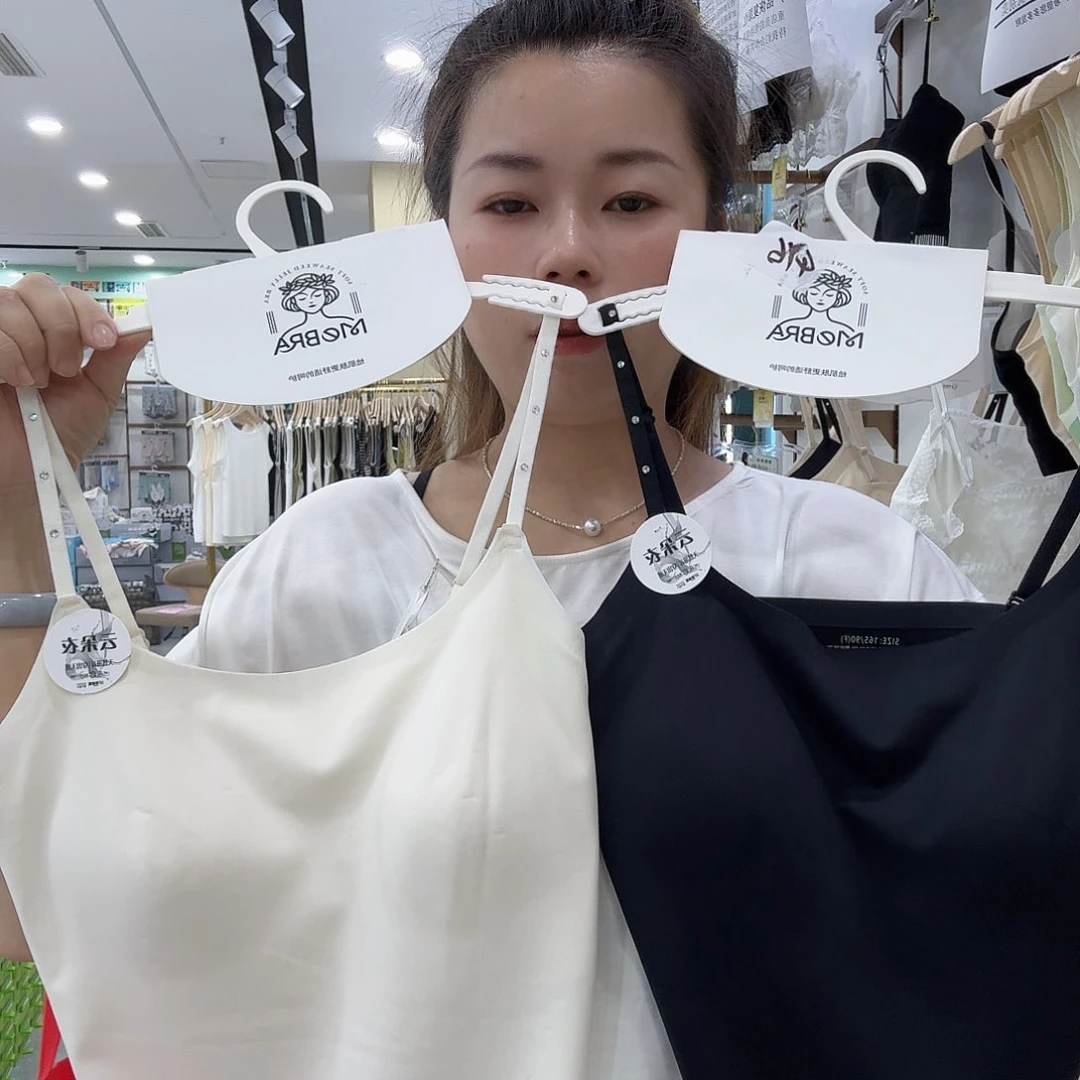 黑色美背一件 白色美背有一件