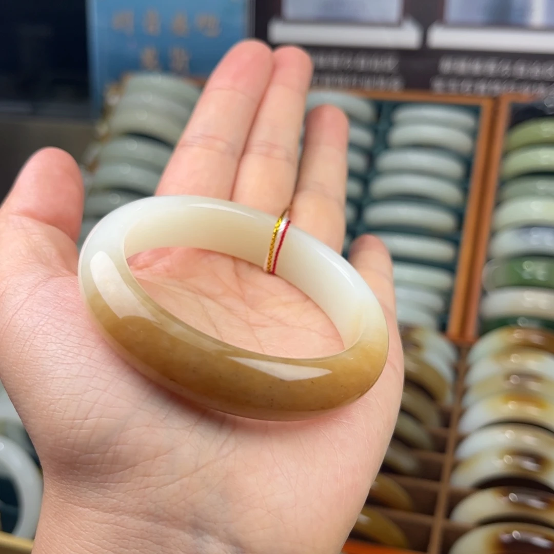 和田玉未镶嵌手镯