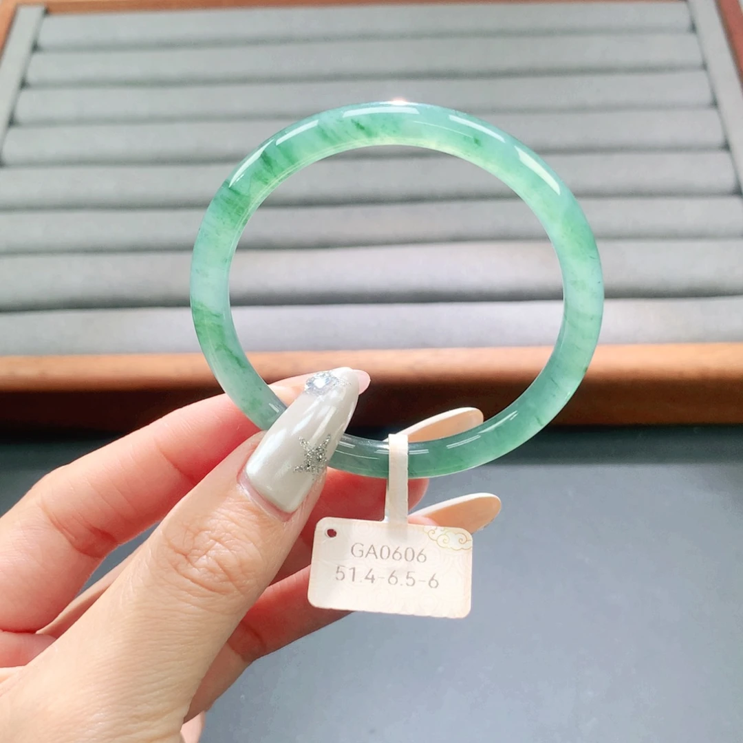 翡翠未镶嵌手镯天然