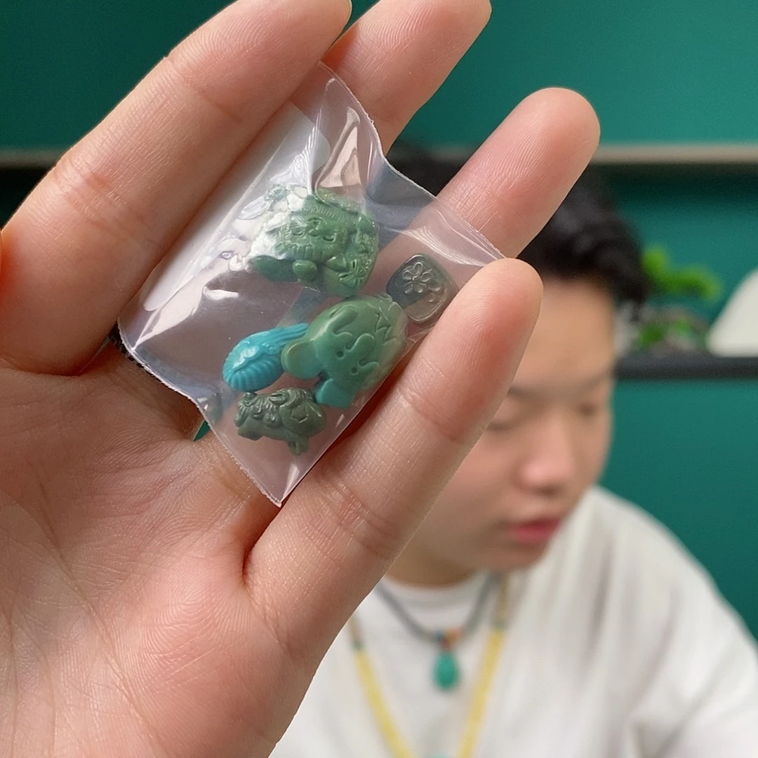 绿松石未镶嵌珠宝奇石