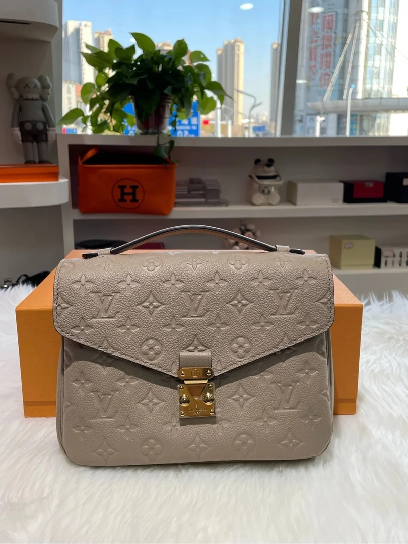 99新 LouisVuitton/路易威登 lv 大象灰邮差/工价无/甄选