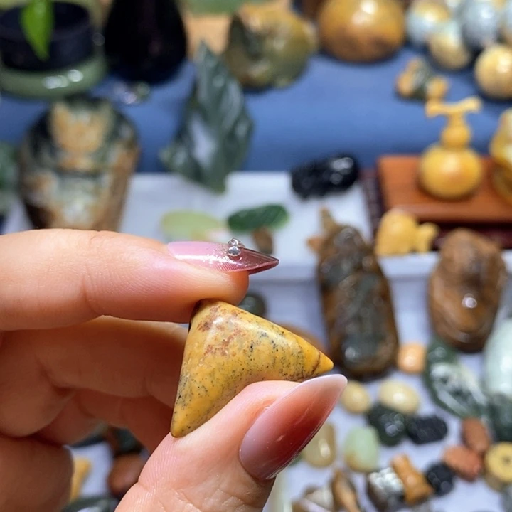 岫岩河磨玉（透闪石质玉）未镶嵌挂件