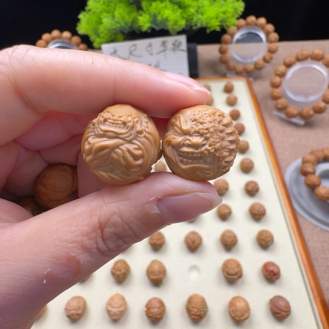 猴头核桃把件碳****嘻恶僧