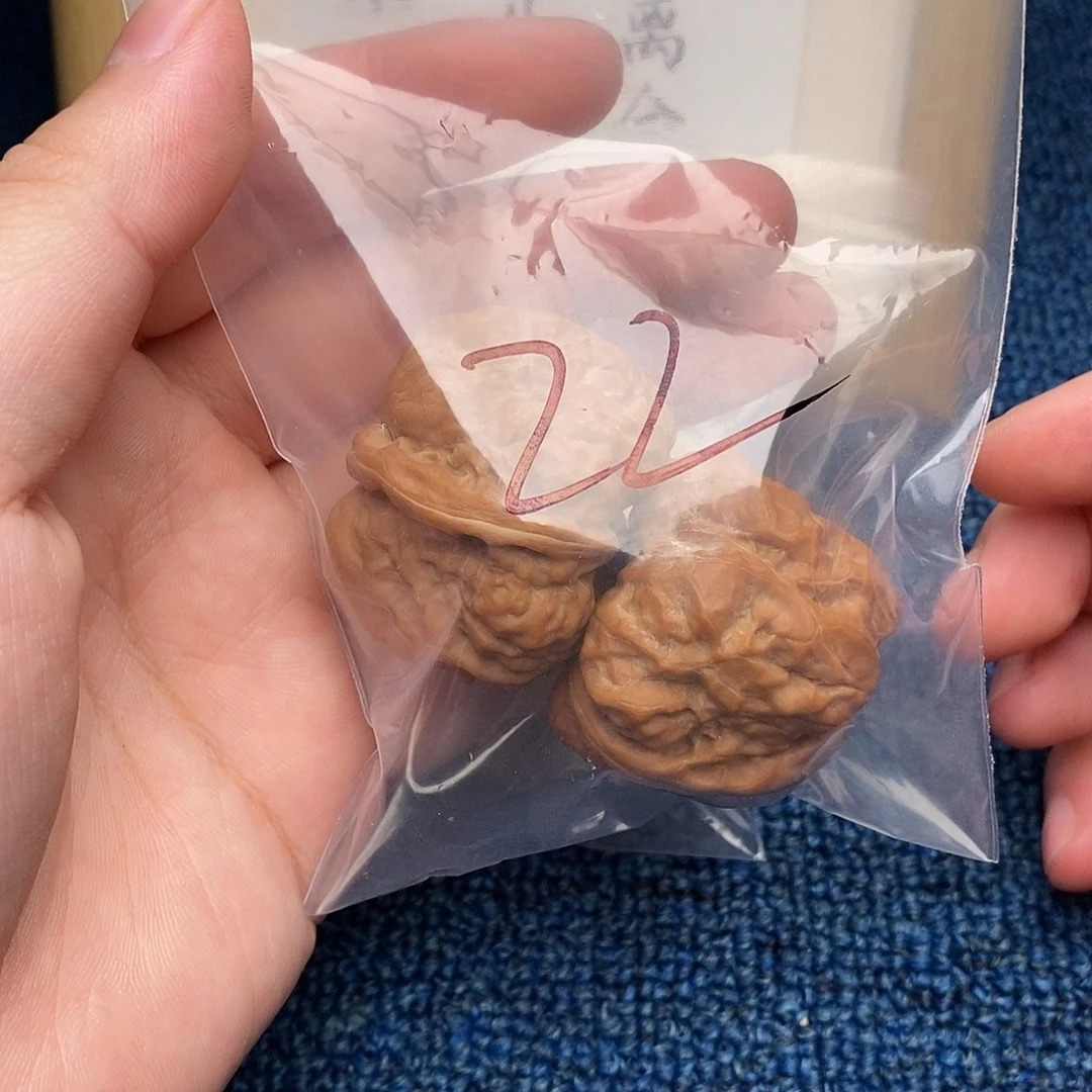 鲸***鱼文玩核桃把件蛤蟆头40尺