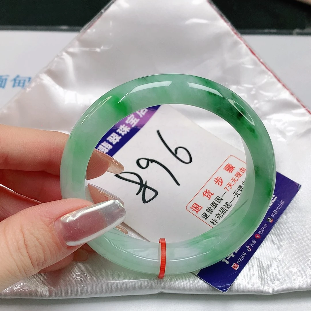 翡翠手镯未镶嵌翡翠手镯