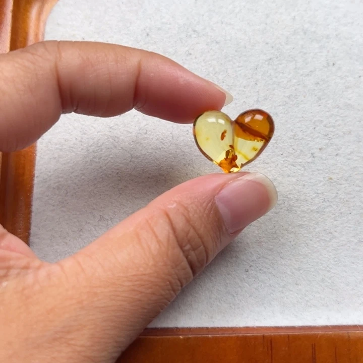 琥珀未镶嵌珠宝奇石M64号花珀屁桃