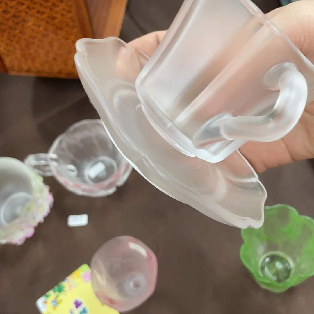 搪瓷杯子里还有好多东西