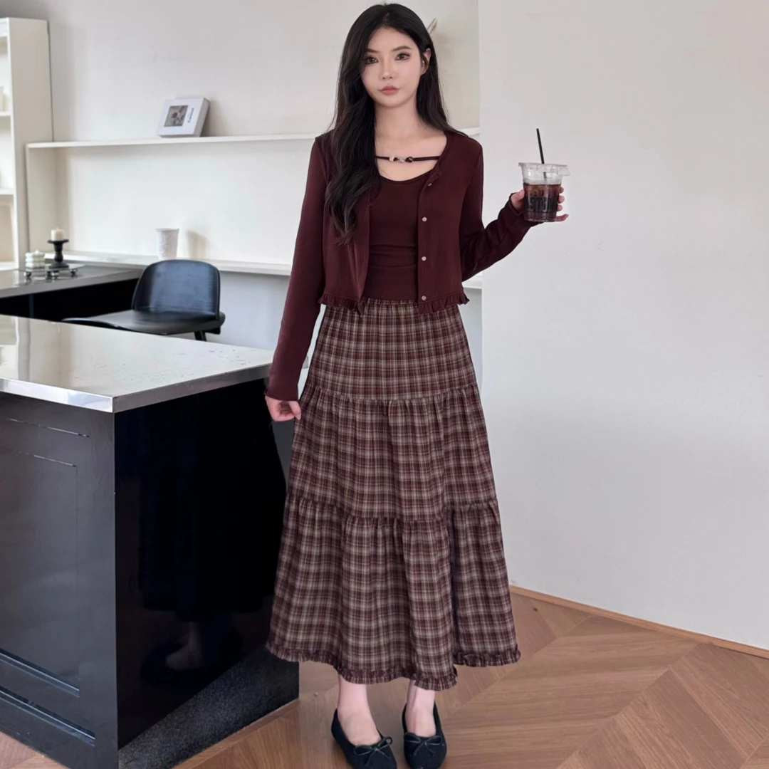 2025初秋新款针织吊带开衫披肩搭配木耳边格子半身裙女显瘦三件套