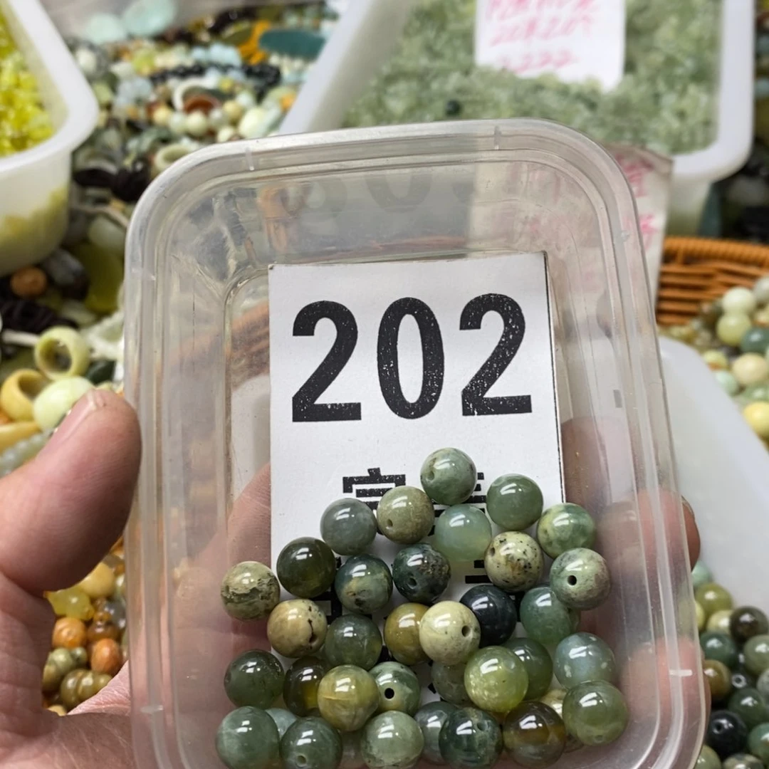 蛇纹石玉挂坠未镶嵌