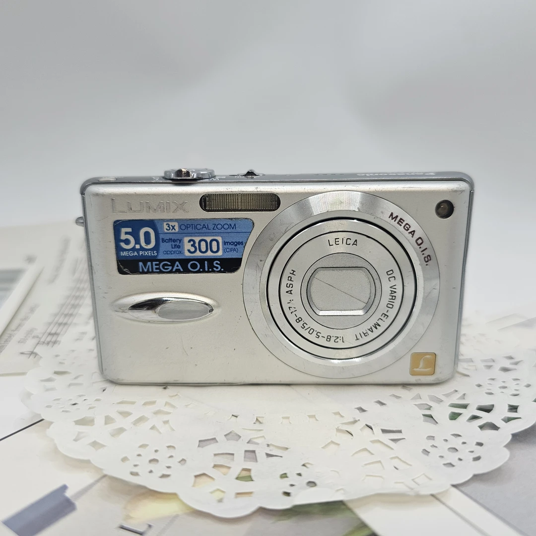 9新 Panasonic/松下 fx8九新银色复古500万像素3倍光学变焦