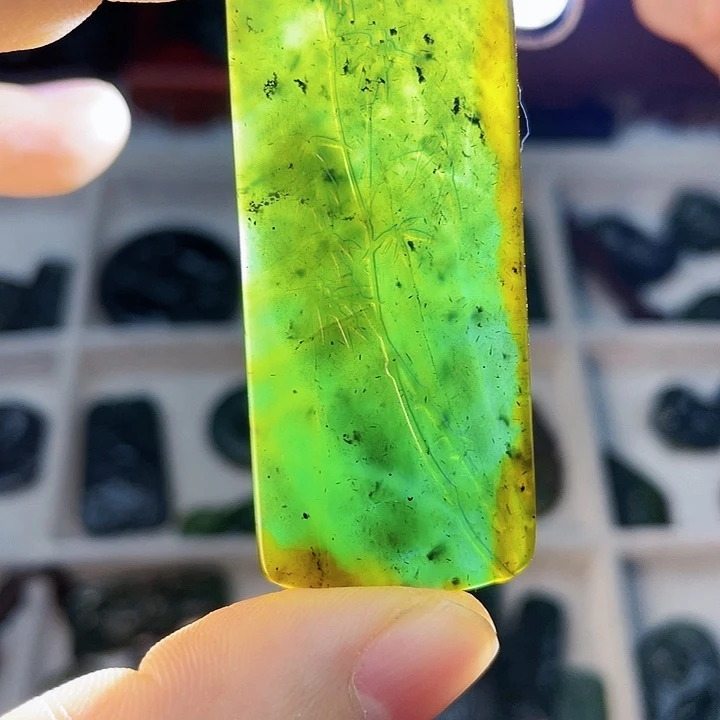 蛇纹石玉未镶嵌挂件