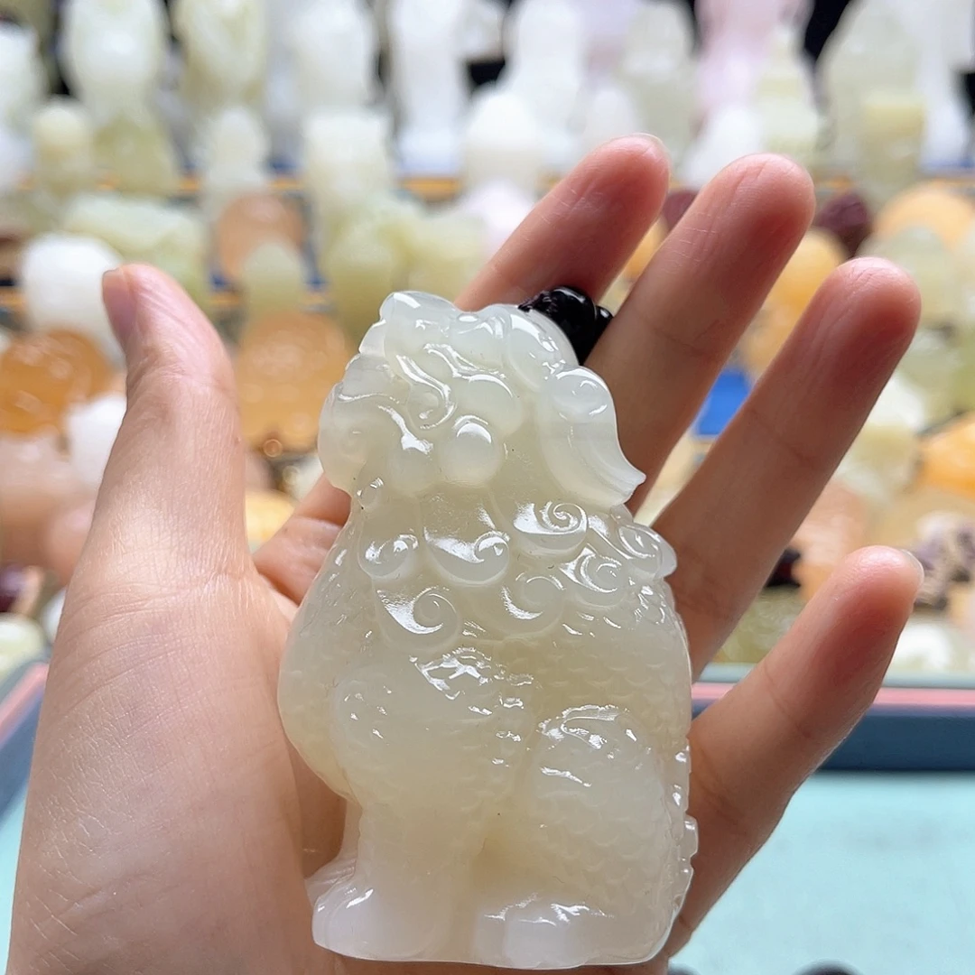 闪***现新疆昆仑山脉山料