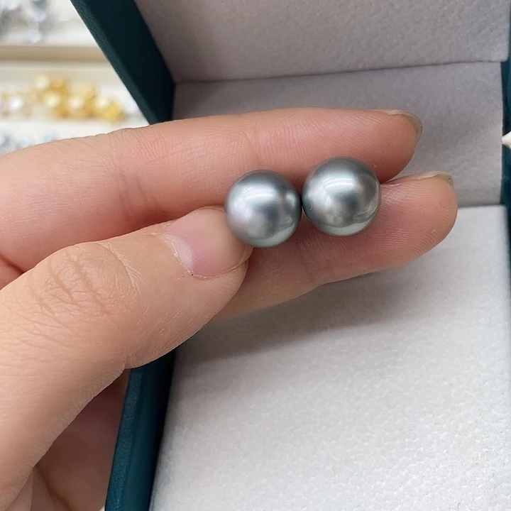 18K金镶嵌海水珍珠耳饰