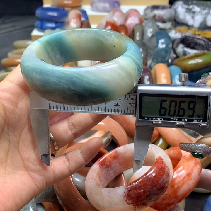 未镶嵌手镯石英质玉