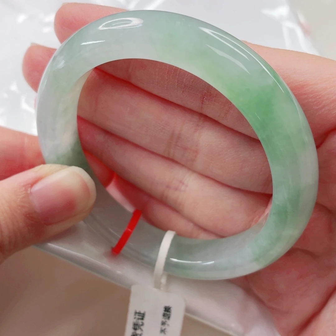 翡翠未镶嵌手镯52.8圈x581