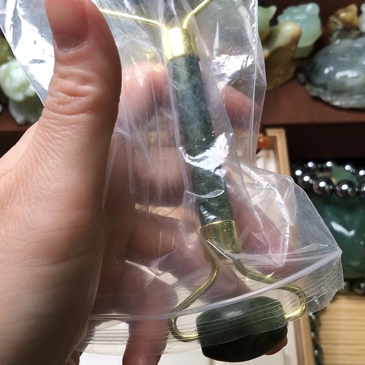 未镶嵌蛇纹石玉颈饰