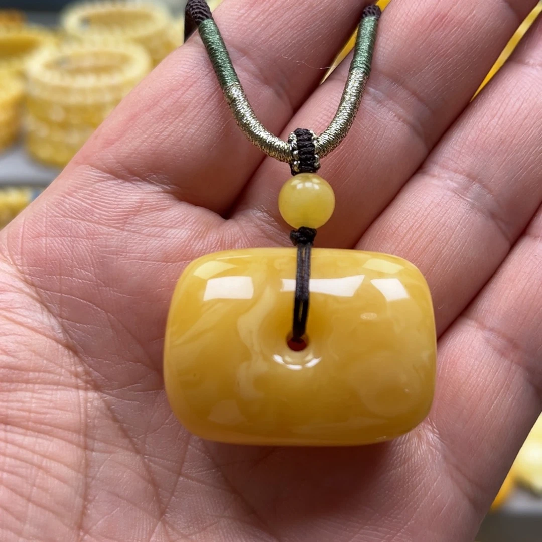 琥珀未镶嵌颈饰吊坠