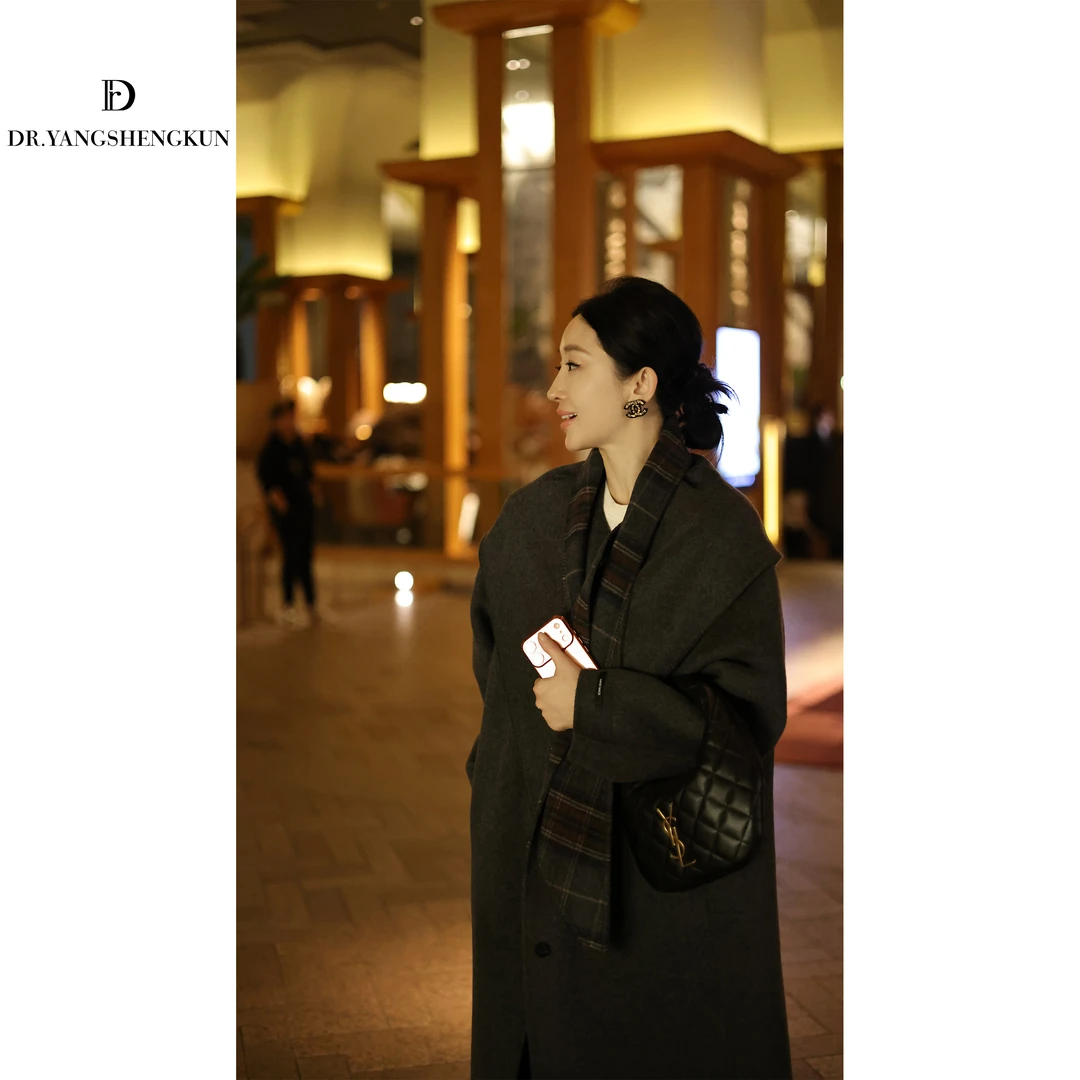 杨圣坤2025冬季新品100%澳洲羊毛格纹披肩双面呢大衣外套TR251026