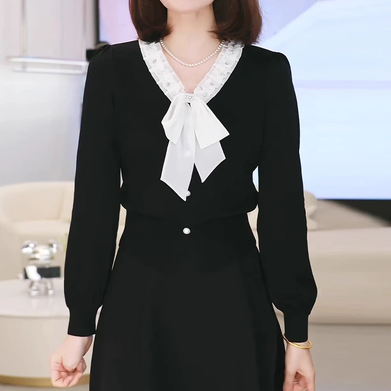 韩系轻奢优雅V领针织衫女早秋新款通勤减龄拼接荷叶边蝴蝶结上衣