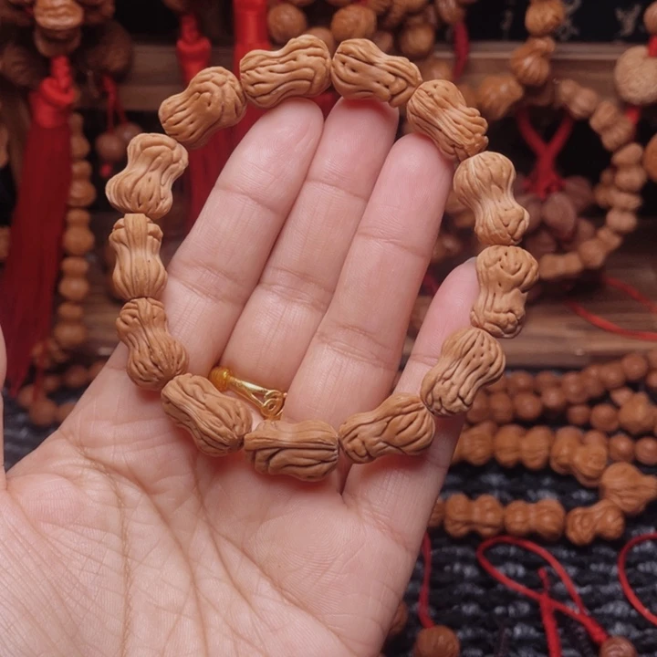 木质类龙纹桃枭挂件