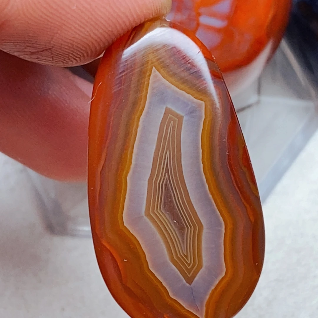 苏***靓玛瑙/玉髓未镶嵌颈饰