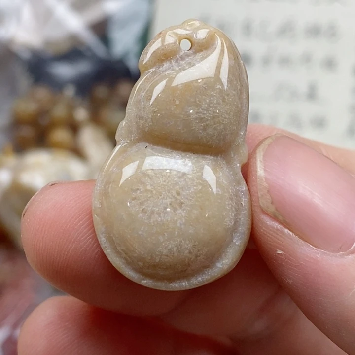 硅化珊瑚（珊瑚玉）未镶嵌颈饰小