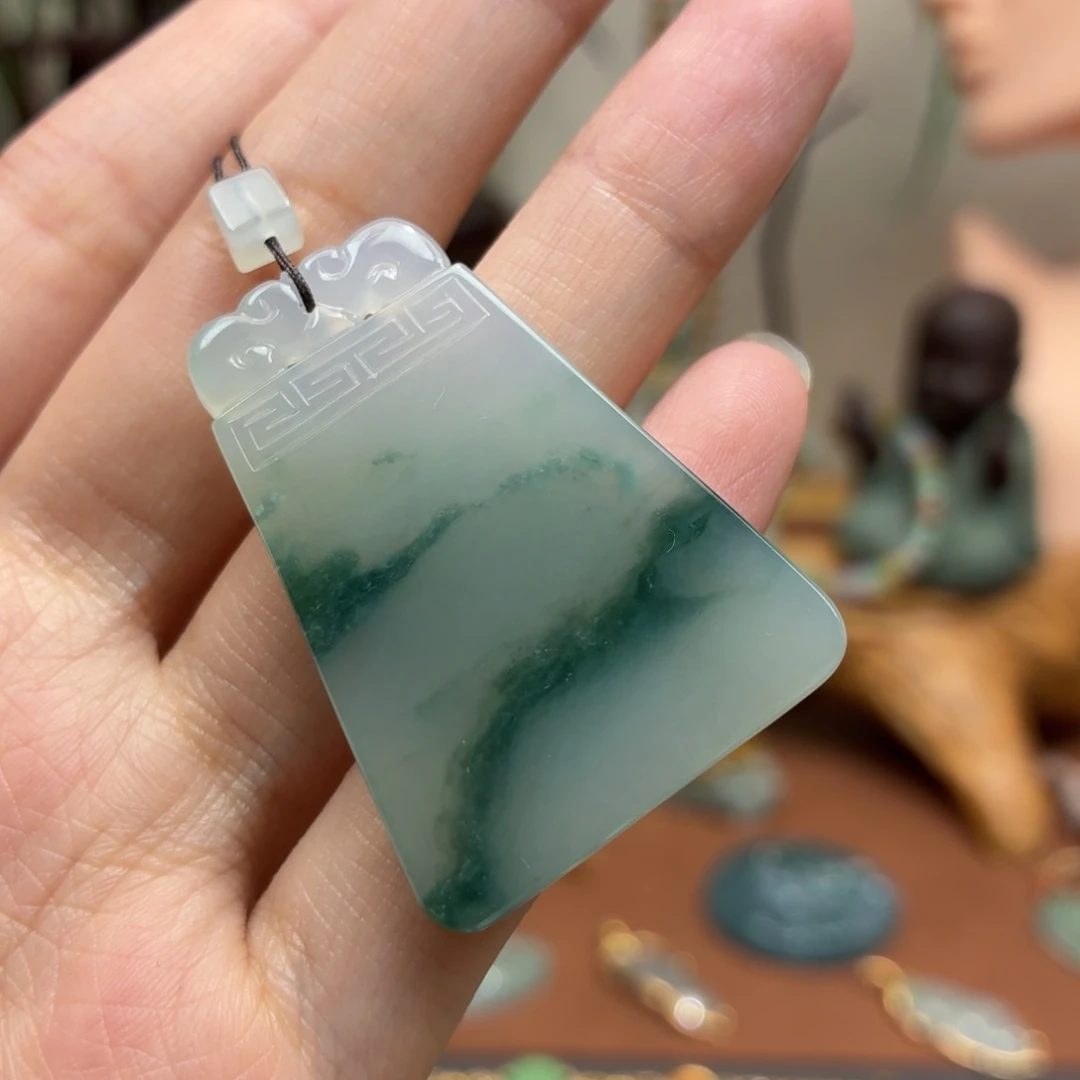 翡翠未镶嵌颈饰无事牌