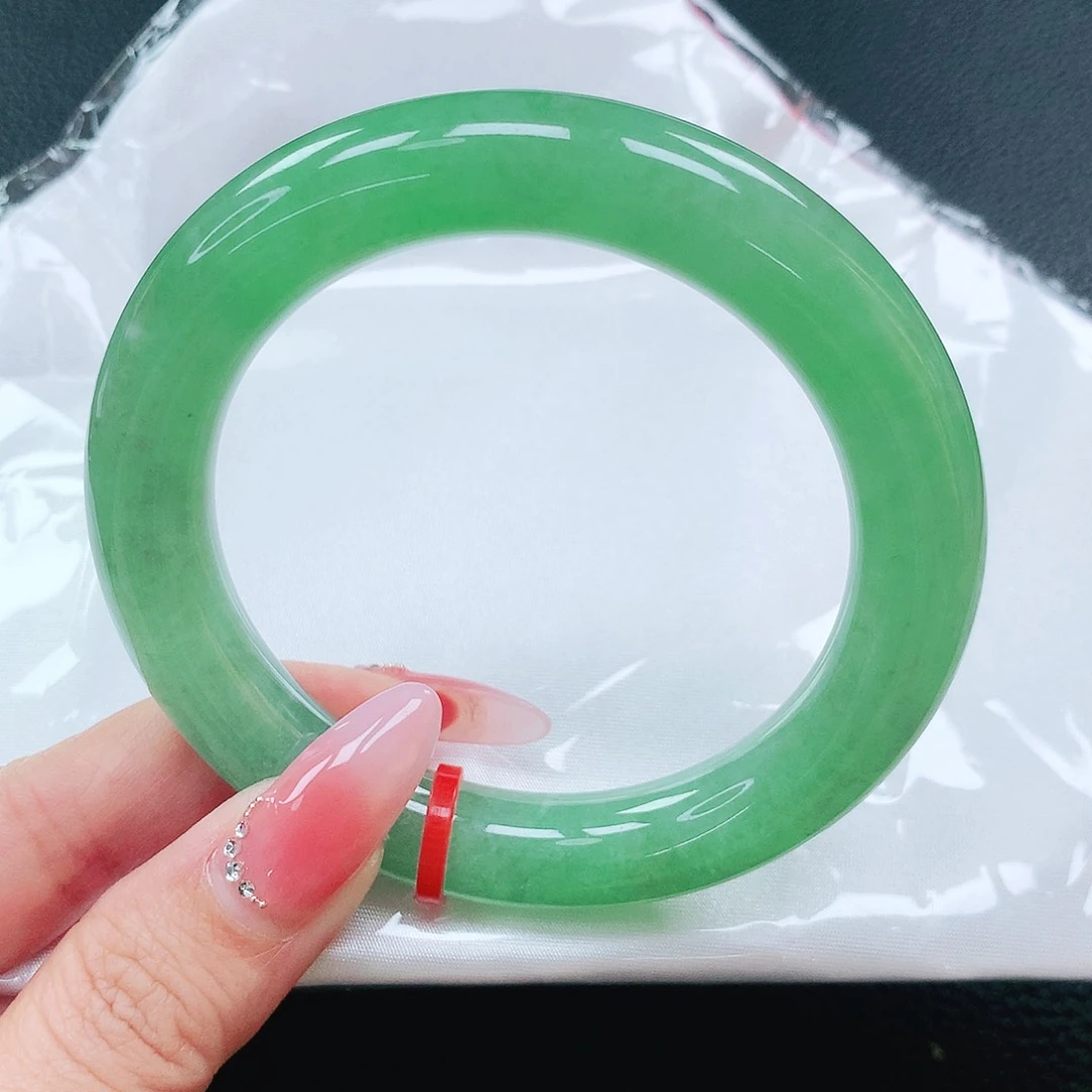 翡翠手镯未镶嵌56圈