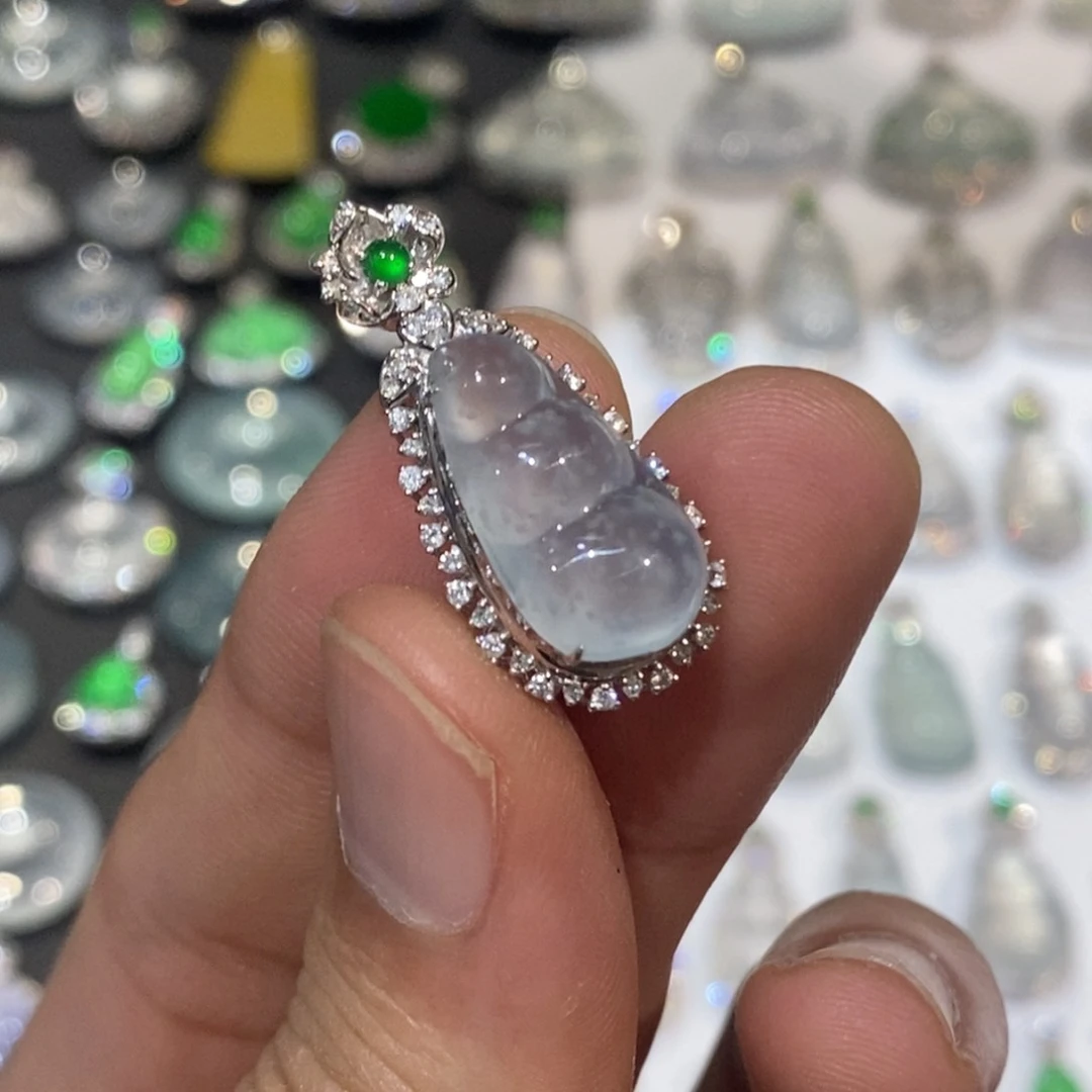 翡翠18K金镶嵌颈饰豆子