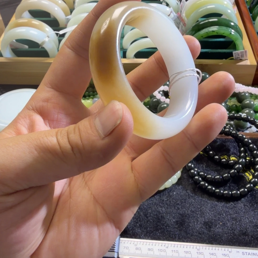 和田玉未镶嵌手镯