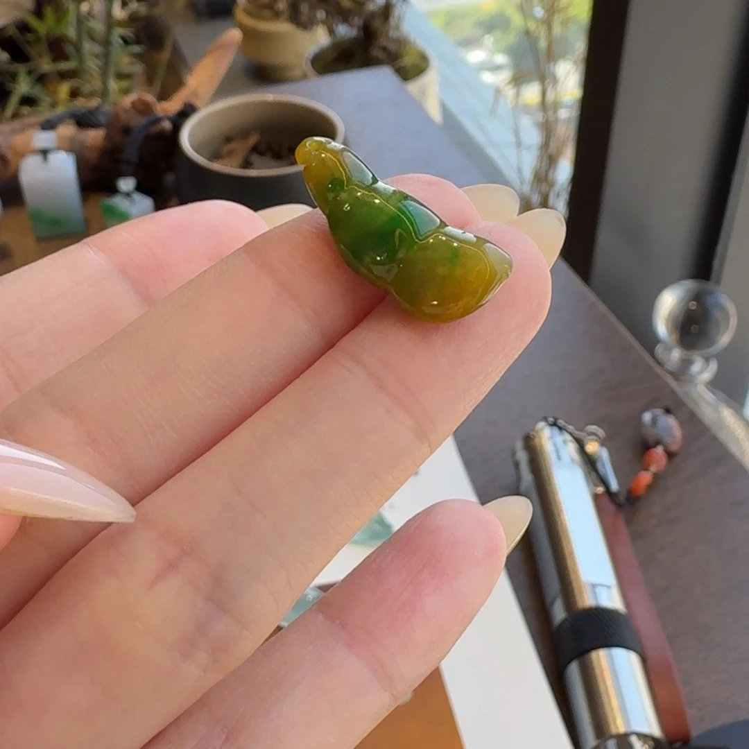 翡翠颈饰未镶嵌随行黄加绿豆子