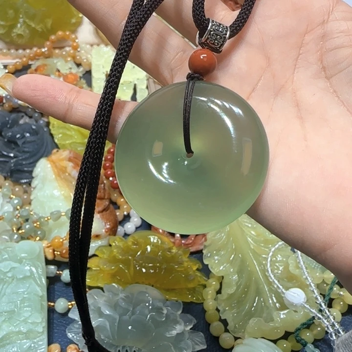 未镶嵌蛇纹石玉吊坠