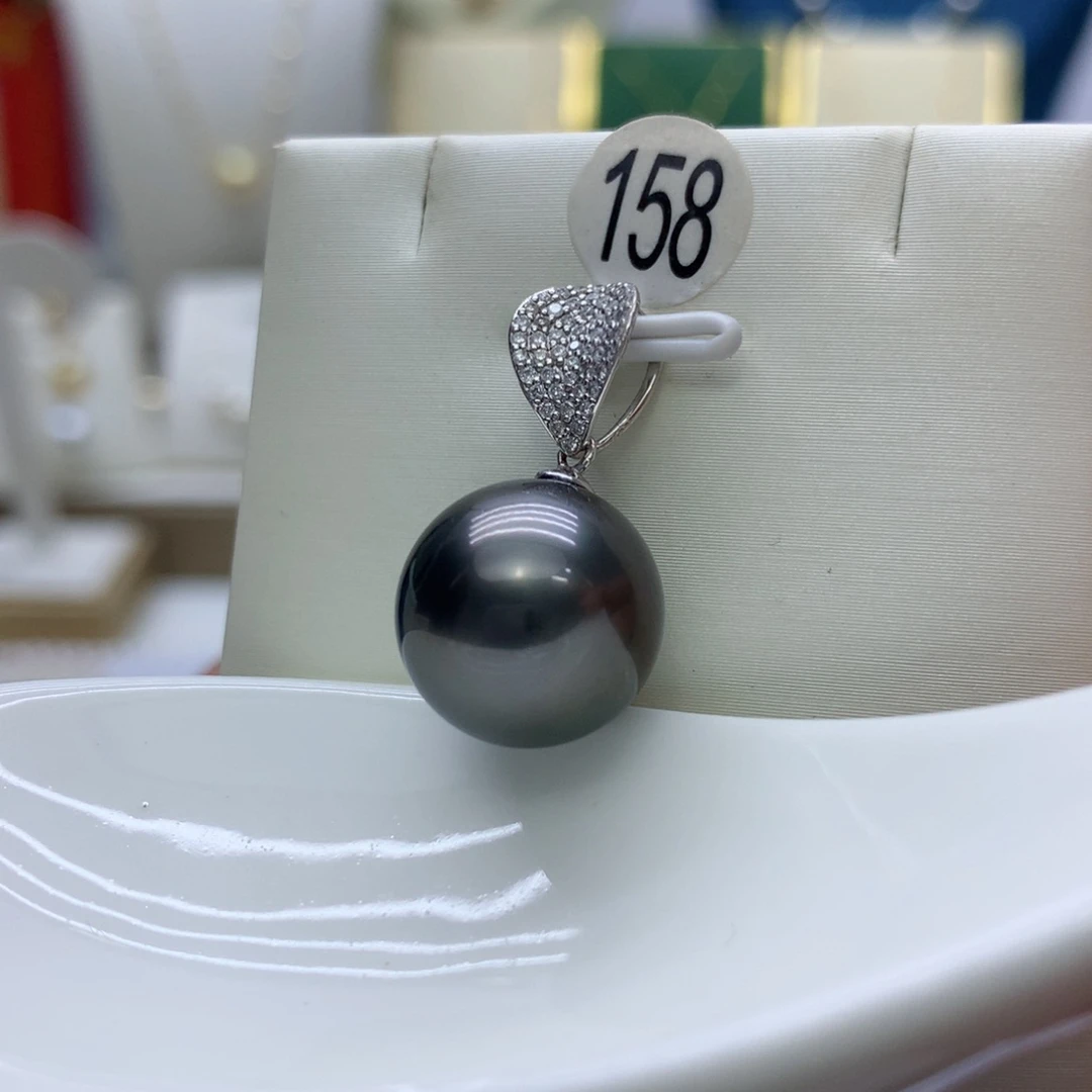 18K金镶嵌海水珍珠吊坠(不含链)