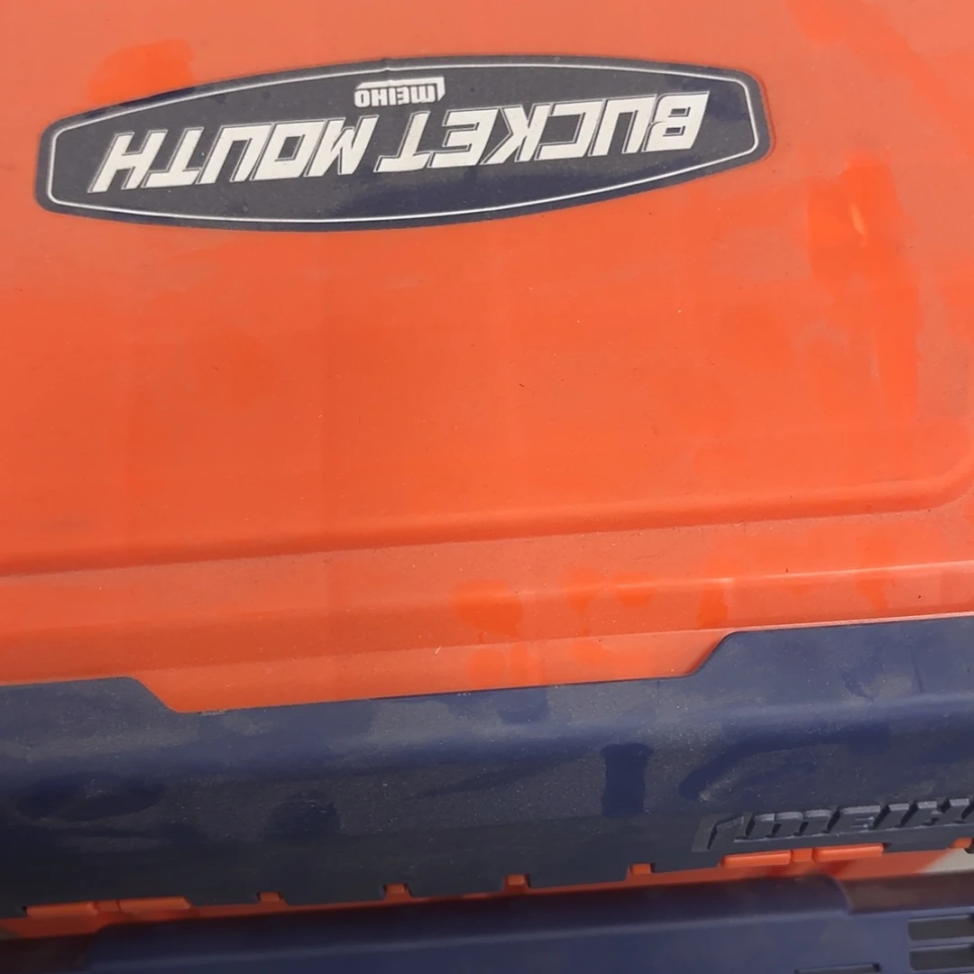 Bm5000钓箱一个橙色