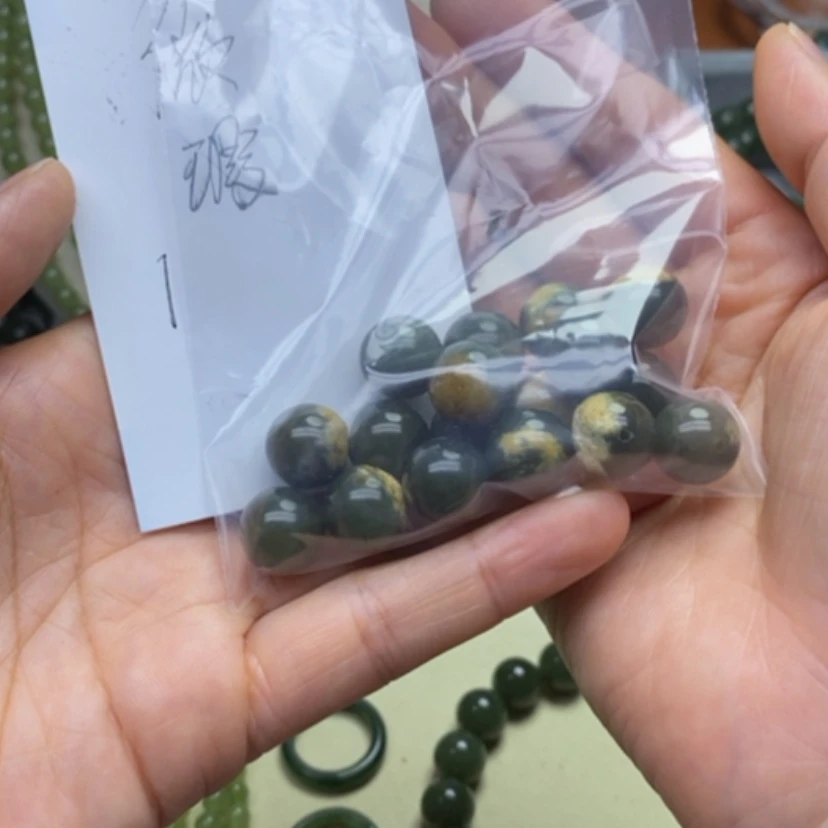 【闪购商品】未镶嵌手链岫岩河磨玉（透闪石质玉）胡